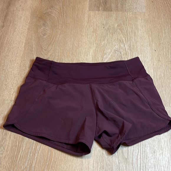 lululemon athletica Pants - Lululemon women's used speed up short low rise lined 2.5" B1
